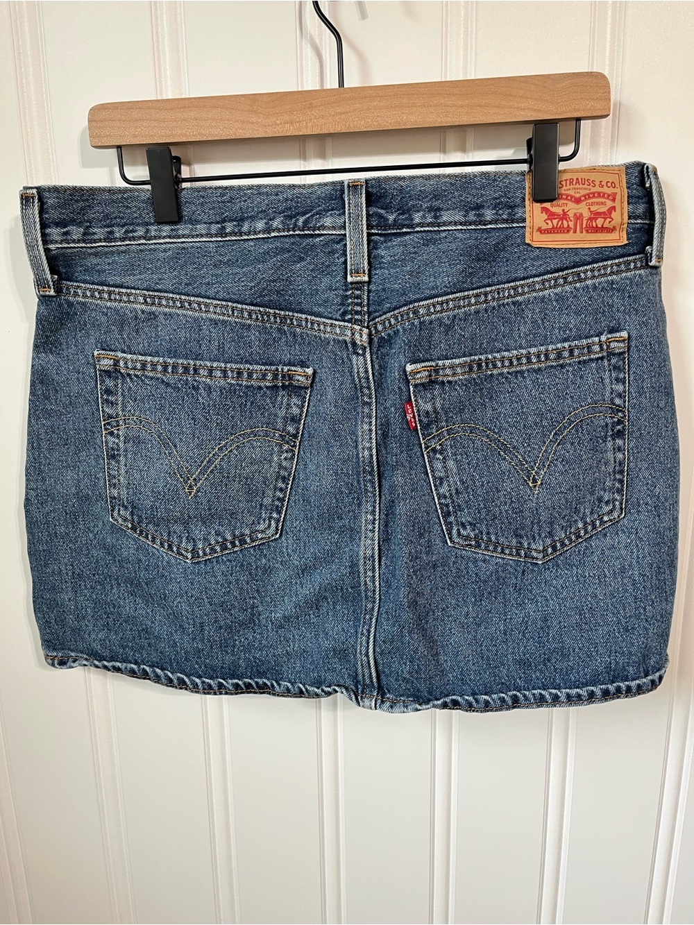 Levi's Icon Denim Button Fly Mini Skirt Back Pocket Detail Women’s 31